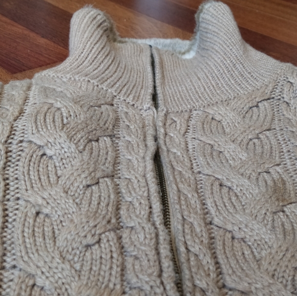 EIVISSA fur vest one size(fits large the best) - Picture 7 of 7